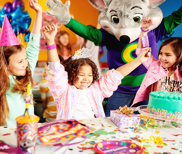 kids celebrating at a birthday party