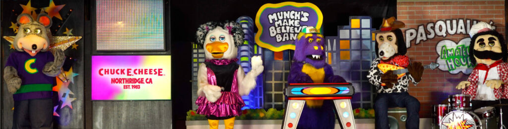Chuck E. Cheese and Much's make believe band animatronics.