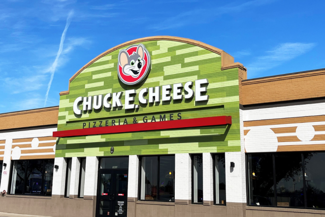 Chuck E. Cheese store oustide.