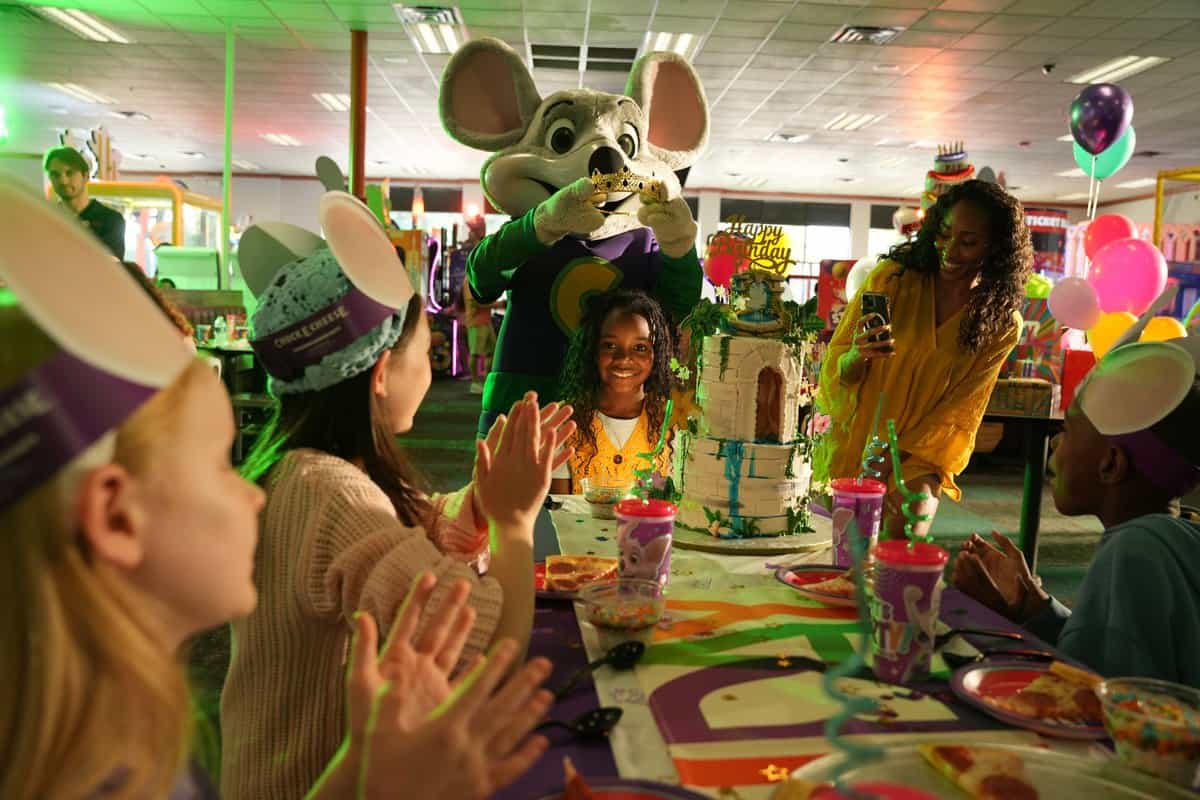 Kids clapping along with the birthday show at Chuck E. Cheese